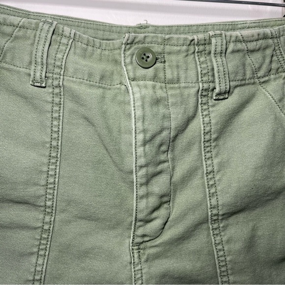 Gap women’s olive green utility pockets summer high waisted shorts in size US 8 - Picture 4 of 9